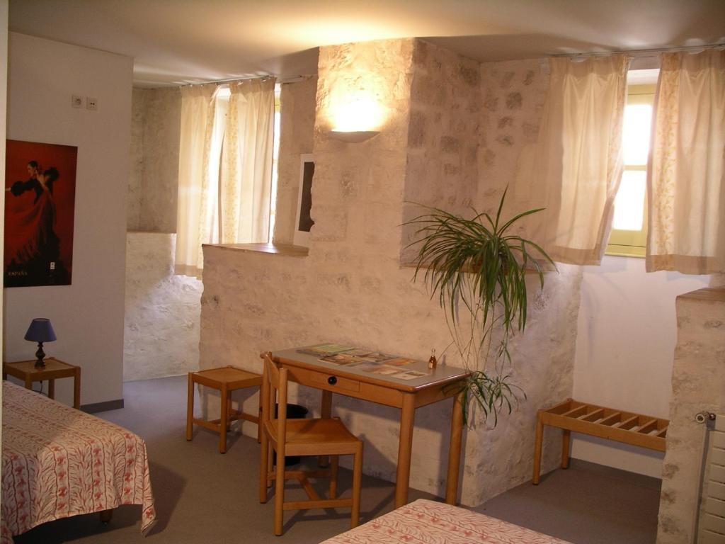 Abbaye Royale Hotel Saint-Jean-d'Angely Bilik gambar